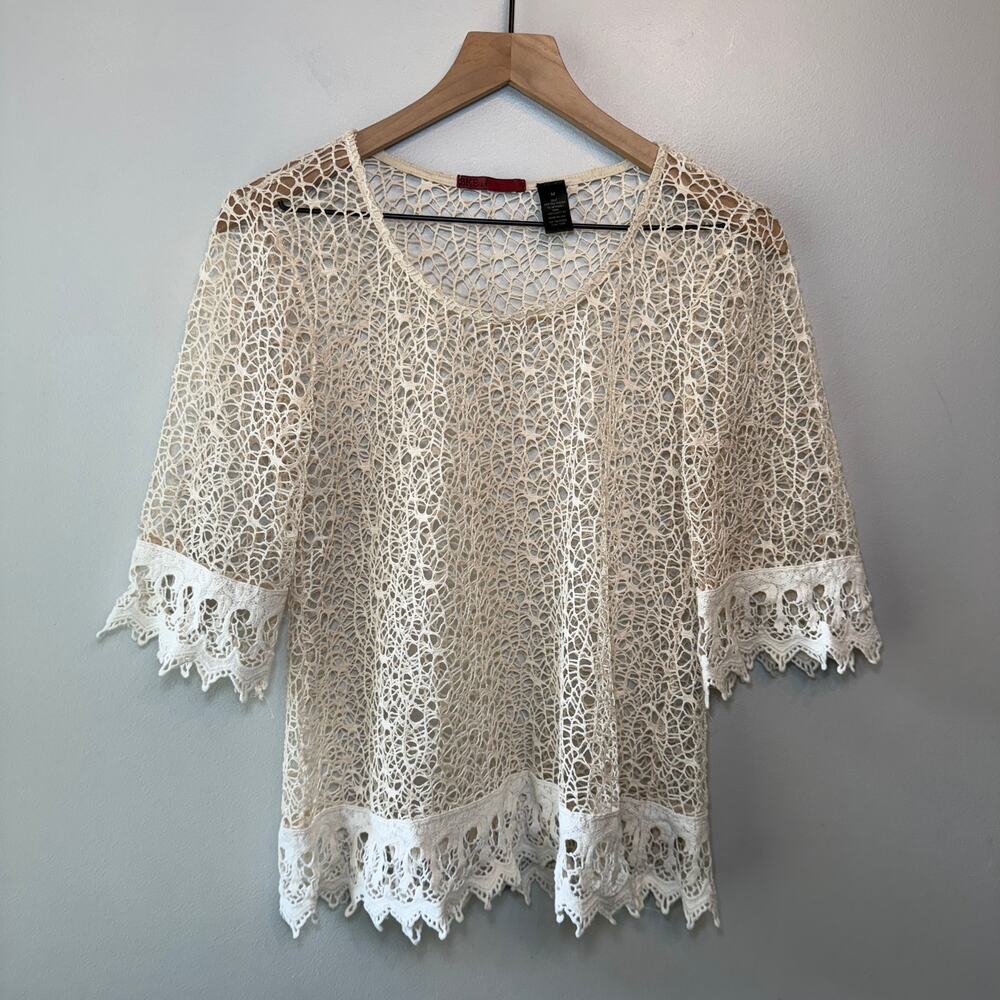 BKE red Women's 3/4 Sleeve Knit Lace Eyelet Blouse Cream Size Medium